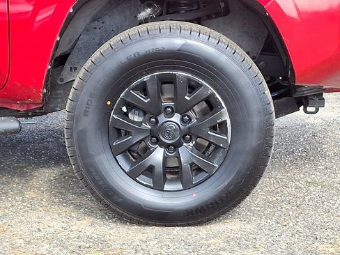 Used 2020 Toyota Tacoma SR AWD/4WD image 8