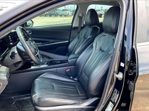 Used 2022 Hyundai Elantra SEL w/ Convenience + Premium Package FWD image 17