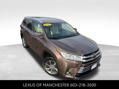 Used 2017 Toyota Highlander XLE image 3