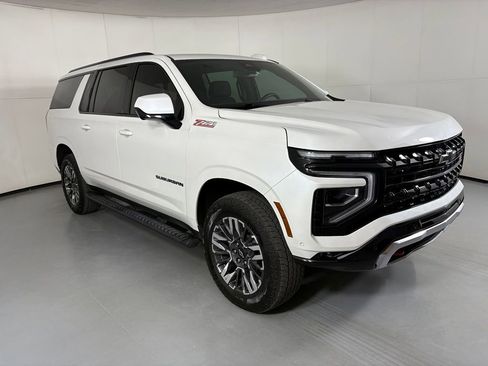 Used 2025 Chevrolet Suburban Z71 AWD/4WD image 2