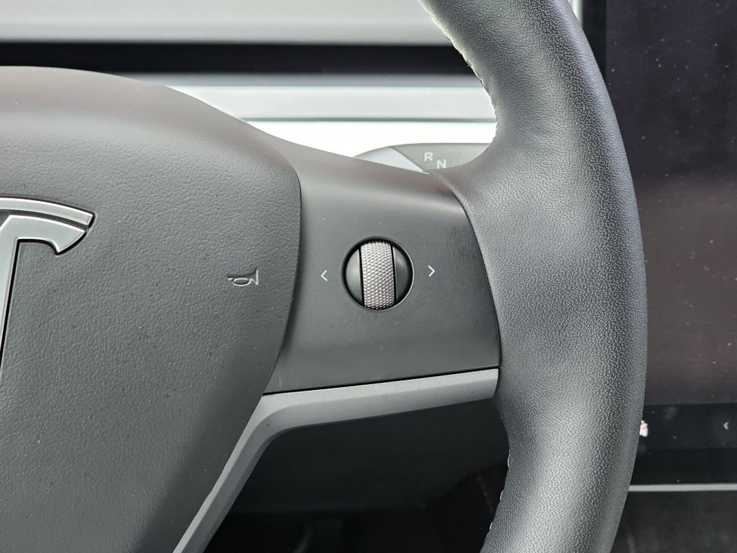 Used 2022 Tesla Model Y Long Range AWD/4WD image 28