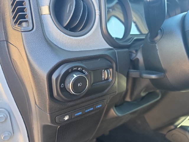 Used 2024 Jeep Wrangler Unlimited AWD/4WD image 14