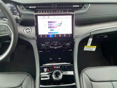 New 2025 Jeep Grand Cherokee Limited w/ Luxury Tech Group II AWD/4WD image 12