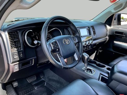 Used 2018 Toyota Sequoia TRD Sport AWD/4WD image 17