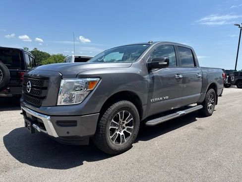 Used 2020 Nissan Titan SV w/ SV Convenience Package AWD/4WD image 7
