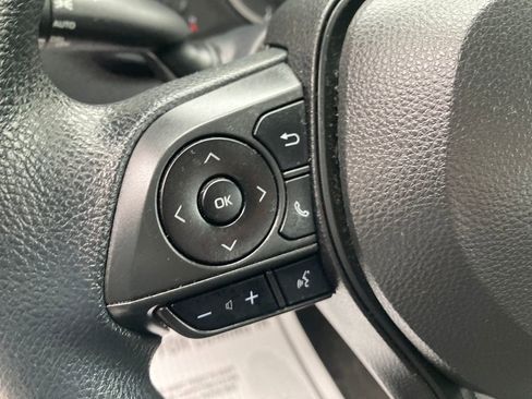 Used 2020 Toyota Corolla LE image 42
