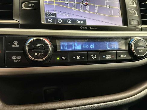Used 2014 Toyota Highlander XLE AWD/4WD image 21
