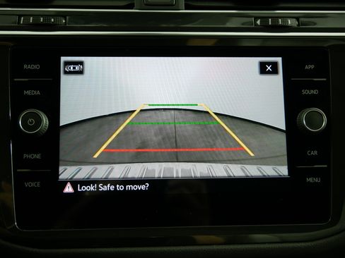 Certified 2022 Volkswagen Tiguan SE w/ Panoramic Sunroof Package image 21