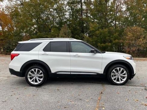 Used 2023 Ford Explorer Platinum w/ Technology Package image 2