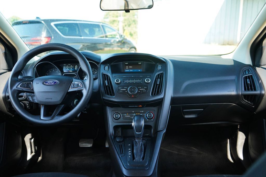 Used 2018 Ford Focus SE FWD image 10