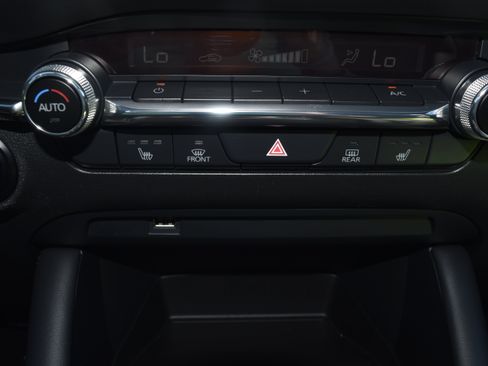 Used 2020 MAZDA MAZDA3 AWD Hatchback w/ Premium Pkg image 24