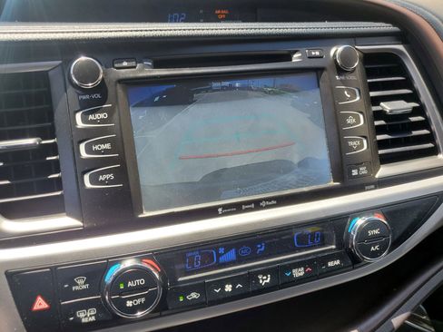 Used 2019 Toyota Highlander XLE AWD/4WD image 54