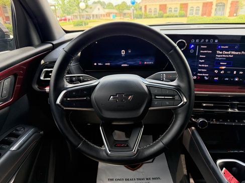 Used 2024 Chevrolet Traverse Z71 AWD/4WD image 24