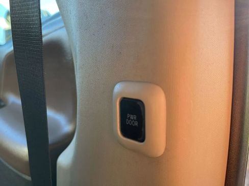 Used 2020 Toyota Sienna Limited image 31