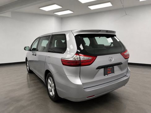 Used 2015 Toyota Sienna L FWD image 4