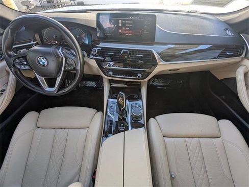 Used 2021 BMW 540i w/ Premium Package image 17