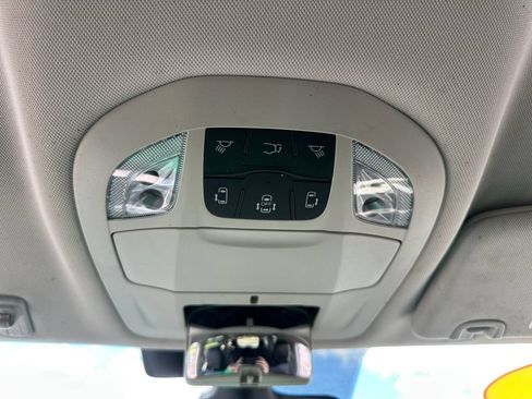 Used 2022 Chrysler Pacifica Touring-L FWD image 46