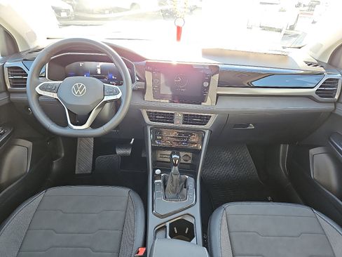 New 2026 Volkswagen Taos SE image 7