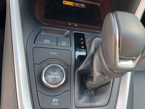 Used 2025 Toyota RAV4 Limited image 22