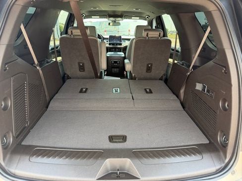 Used 2023 Chevrolet Tahoe LT w/ Luxury Package AWD/4WD image 19