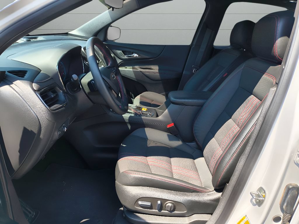 Used 2023 Chevrolet Equinox RS FWD image 16