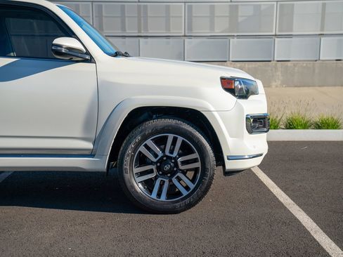 Used 2018 Toyota 4Runner Limited AWD/4WD image 9