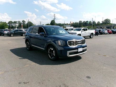 Used 2025 Kia Telluride S FWD image 4