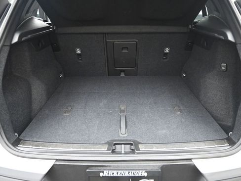 Used 2025 Volvo XC40 B5 Plus image 13