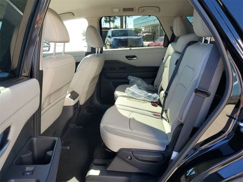 New 2025 Nissan Pathfinder SL w/ Black Appearance Package image 6