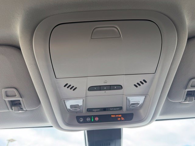 Used 2024 GMC Terrain SLT w/ LPO, Floor Liner Package AWD/4WD image 31