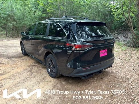Used 2024 Toyota Sienna XLE Woodland Edition AWD/4WD image 7