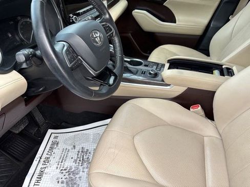 Used 2020 Toyota Highlander Limited image 10