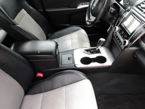 Used 2012 Toyota Camry SE FWD image 16