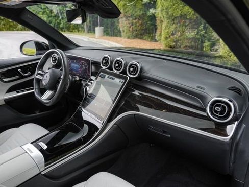 Used 2024 Mercedes-Benz GLC 300 4MATIC w/ AMG Line image 27