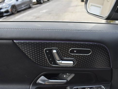 Used 2025 Mercedes-Benz GLB 250 image 12