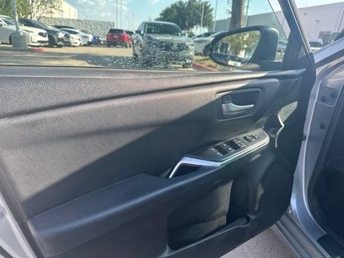 Used 2016 Toyota Camry SE FWD image 7