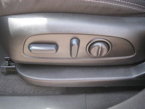 Used 2022 GMC Terrain SLE w/ Driver Convenience Package FWD image 14