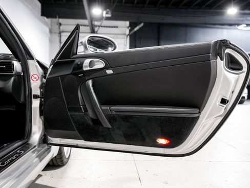 Used 2005 Porsche 911 Carrera S image 25
