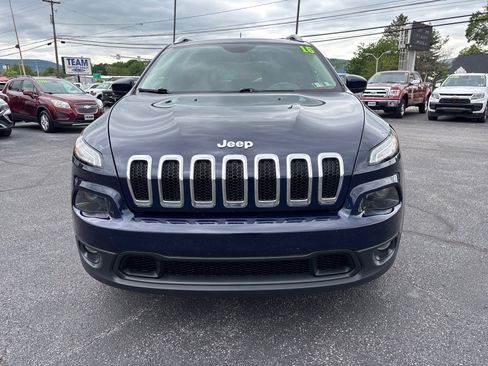 Used 2016 Jeep Cherokee Latitude w/ Comfort/Convenience Group AWD/4WD image 2