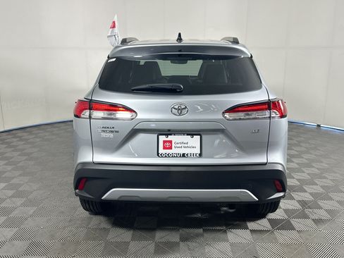 Used 2025 Toyota Corolla Cross LE FWD image 4