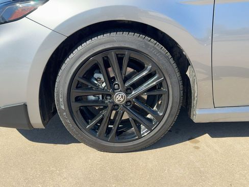 Used 2025 Toyota Camry SE image 11