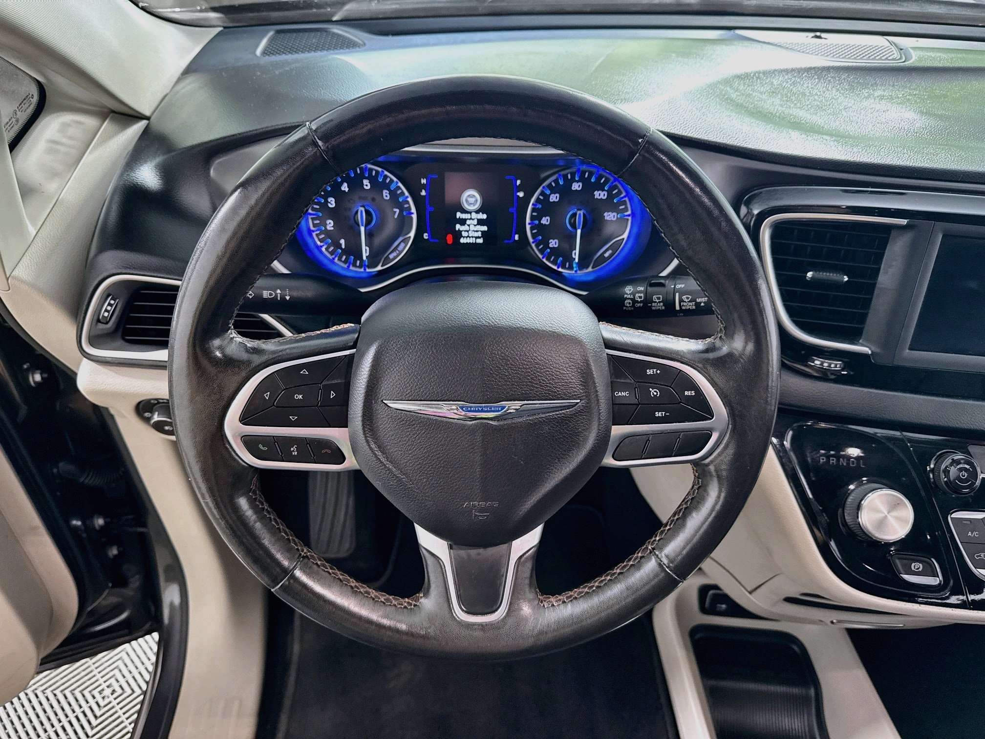 Used 2020 Chrysler Pacifica Touring-L FWD image 14
