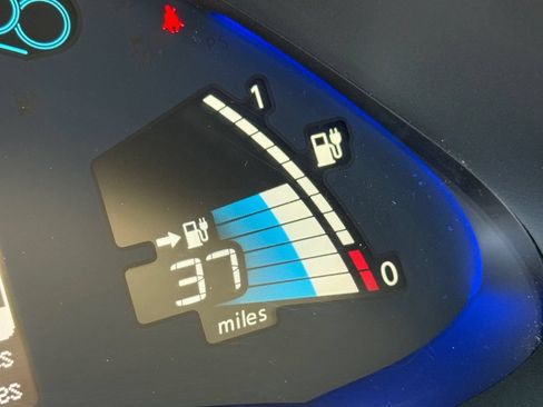 Used 2015 Nissan Leaf SV w/ LED & Quick Charge Package FWD image 31