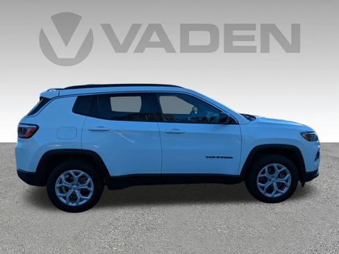 Used 2024 Jeep Compass Latitude image 25