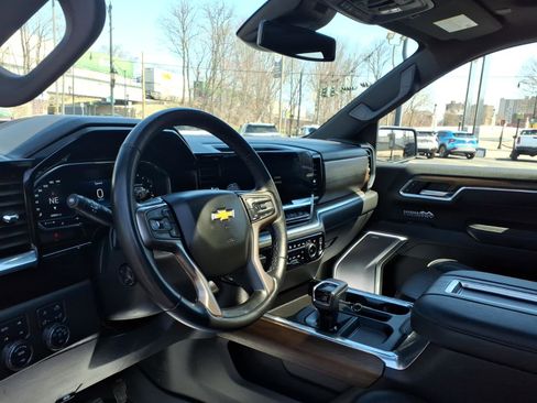 Used 2022 Chevrolet Silverado 1500 High Country w/ High Country Premium Package image 11