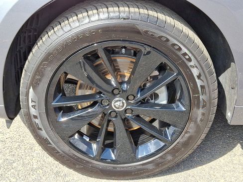 Certified 2025 Jaguar F-PACE R-Dynamic S image 10