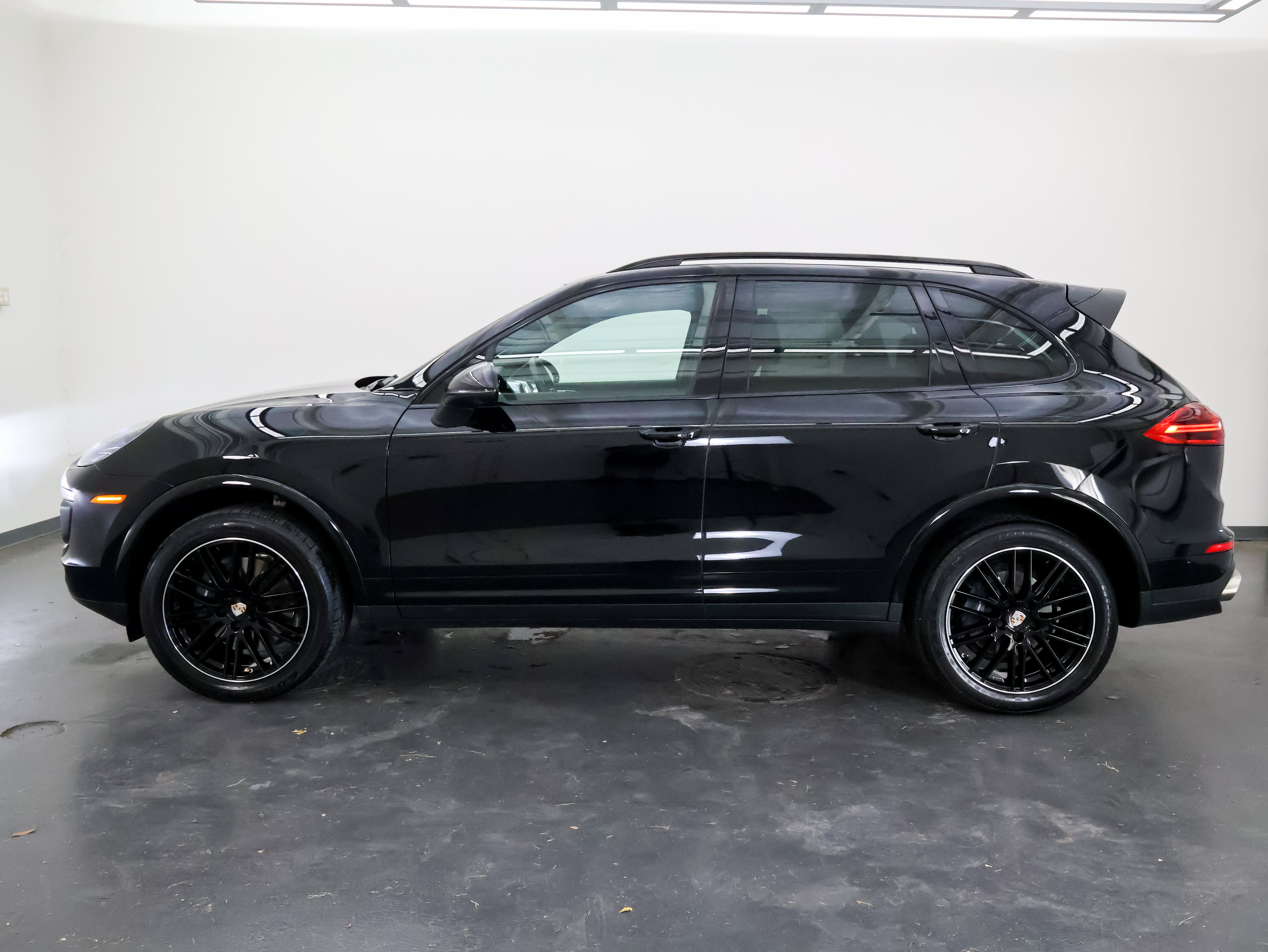 Used 2018 Porsche Cayenne Platinum Edition AWD/4WD image 6