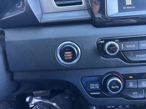 Used 2019 Kia Niro LX image 16