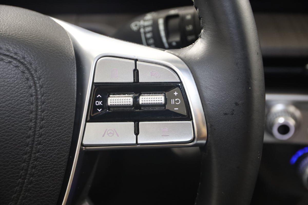 Used 2024 Kia Telluride EX w/ EX Captain's Chair Package FWD image 37