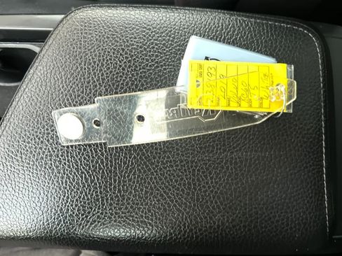 Used 2019 Volvo XC60 T5 Momentum w/ Multimedia Package image 32